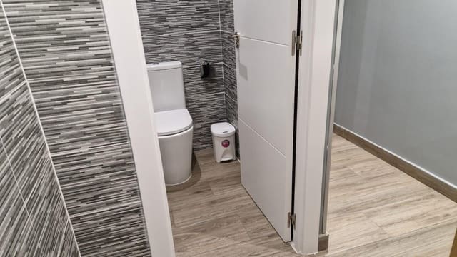 Bedrijf te koop in Roses - € 198.000 (Ref: 9615362)