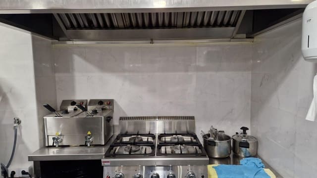 Bedrijf te koop in Roses - € 198.000 (Ref: 9615362)