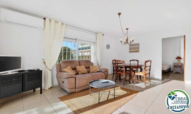 2 slaapkamer Appartement te koop in Roses - € 175.000 (Ref: 9615363)