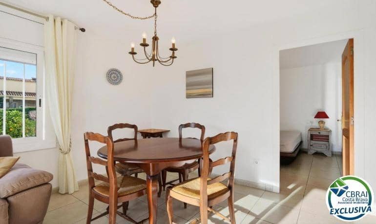 2 slaapkamer Appartement te koop in Roses - € 175.000 (Ref: 9615363)