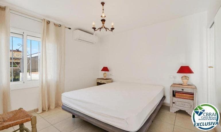 2 slaapkamer Appartement te koop in Roses - € 175.000 (Ref: 9615363)