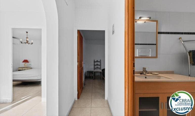 2 slaapkamer Appartement te koop in Roses - € 175.000 (Ref: 9615363)