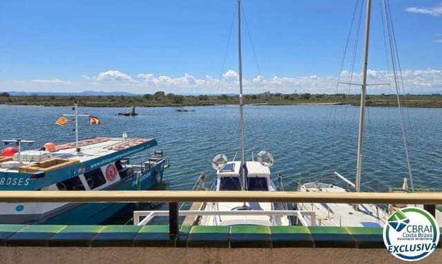 Pareado de 4 habitaciones en Santa Margarida, Roses en venta con piscina garaje - 645.000 € (Ref: 9615364)