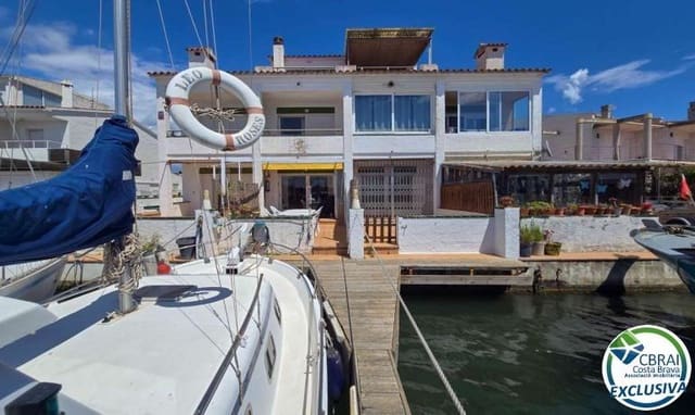 4 soveværelse Semi-Rækkehus til salg i Santa Margarida, Roses med swimmingpool garage - € 595.000 (Ref: 9615364)