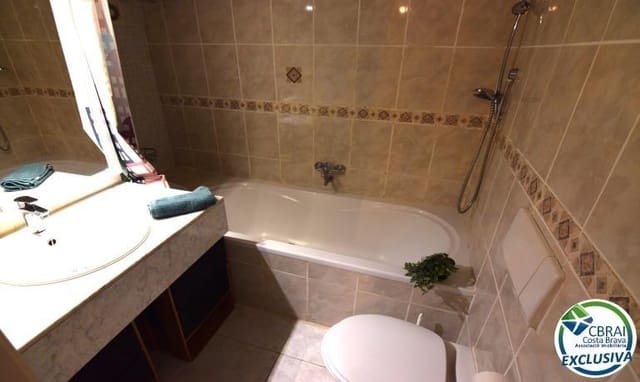 2 bedroom Apartment for sale in Empuriabrava, Castelló d'Empúries - € 215,000 (Ref: 9619154)