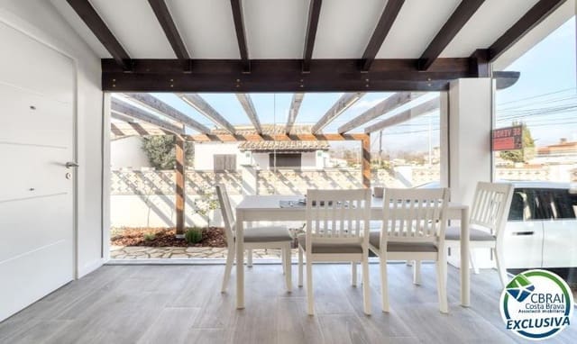 2 makuuhuone Huvila myytävänä paikassa Empuriabrava, Castelló d'Empúries - 339 000 € (Ref: 9619155)