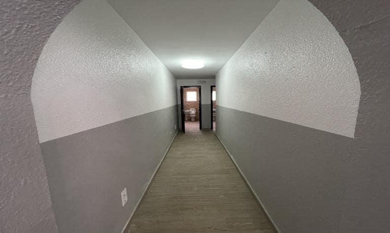 Kaupallinen myytävänä paikassa Empuriabrava - 180 000 € (Ref: 9625477)