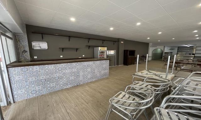 Kaupallinen myytävänä paikassa Empuriabrava, Castelló d'Empúries - 180 000 € (Ref: 9625477)