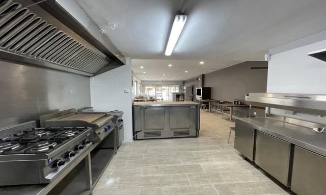 Kaupallinen myytävänä paikassa Empuriabrava, Castelló d'Empúries - 180 000 € (Ref: 9625477)