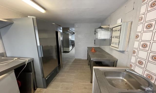 Kaupallinen myytävänä paikassa Empuriabrava, Castelló d'Empúries - 180 000 € (Ref: 9625477)