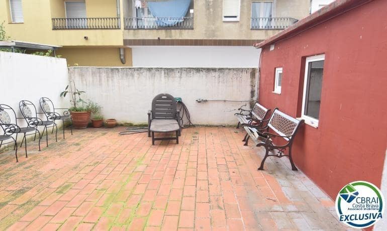 Biznes na sprzedaż w Roses - 132 000 € (Ref: 9634156)