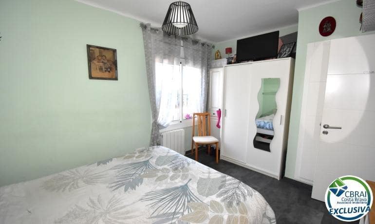 1 bedroom Apartment for sale in Roses - € 179,000 (Ref: 9637496)