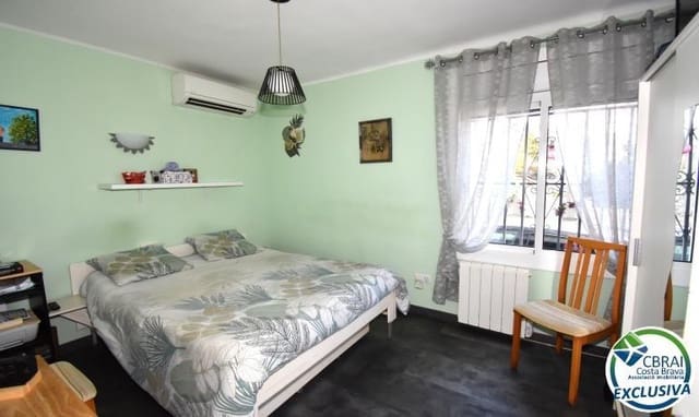 1 bedroom Apartment for sale in Roses - € 179,000 (Ref: 9637496)