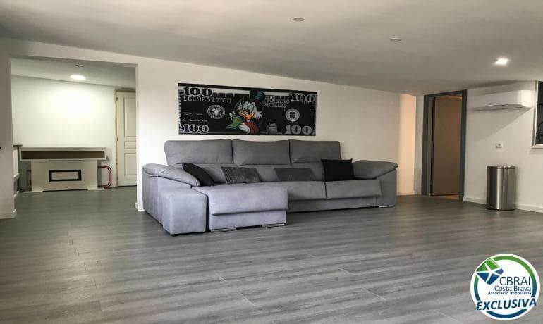 1 bedroom Commercial for sale in Roses - € 160,000 (Ref: 9644940)