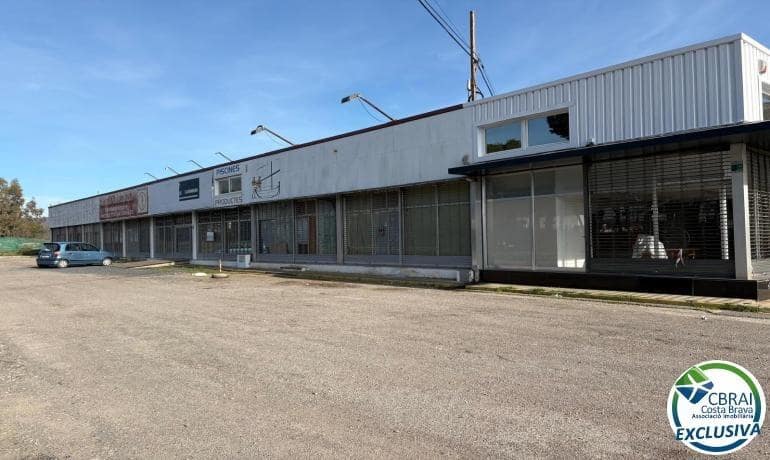 1 bedroom Commercial for sale in Roses - € 160,000 (Ref: 9644940)