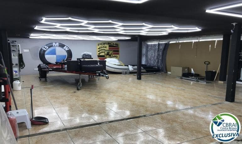 1 bedroom Commercial for sale in Roses - € 160,000 (Ref: 9644940)