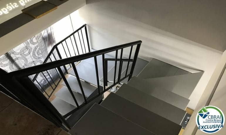 1 bedroom Commercial for sale in Roses - € 160,000 (Ref: 9644940)