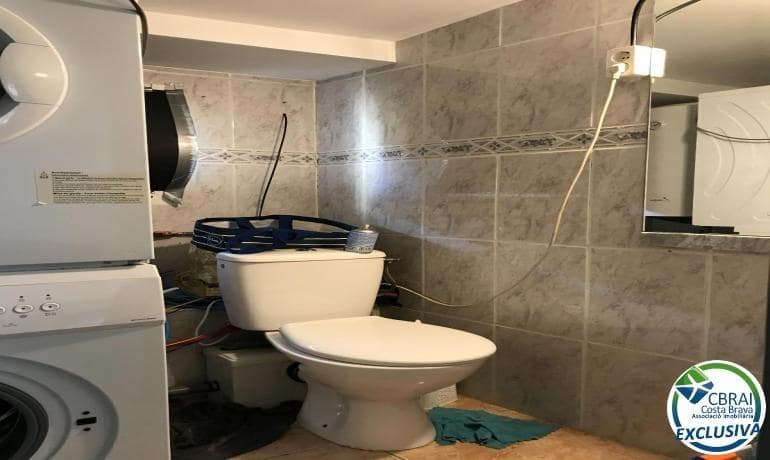 1 bedroom Commercial for sale in Roses - € 160,000 (Ref: 9644940)