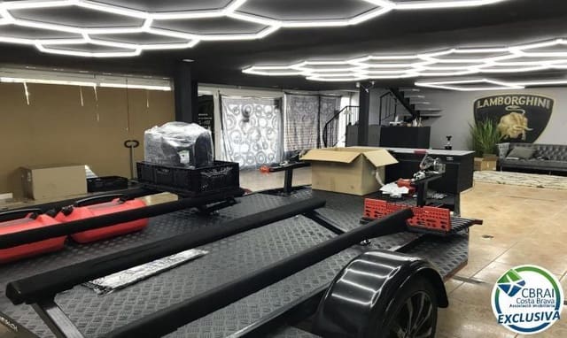 1 bedroom Commercial for sale in Roses - € 160,000 (Ref: 9644940)