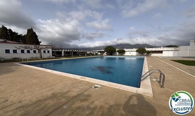 Studio for sale in Roses with pool - € 85,000 (Ref: 9661925)