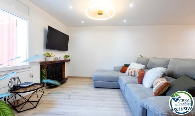 3 bedroom Apartment for sale in Roses - € 295,000 (Ref: 9674139)