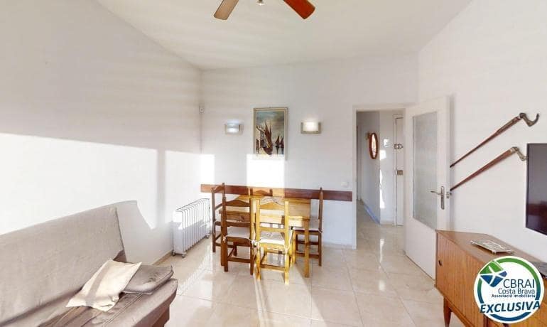 2 bedroom Apartment for sale in Roses with pool - € 195,000 (Ref: 9677410)