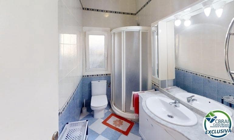 2 bedroom Apartment for sale in Roses with pool - € 195,000 (Ref: 9677410)