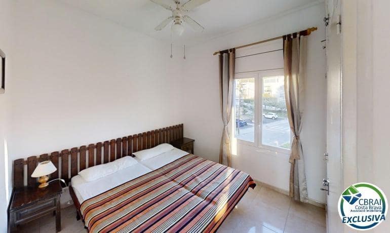 2 bedroom Apartment for sale in Roses with pool - € 185,000 (Ref: 9677410)