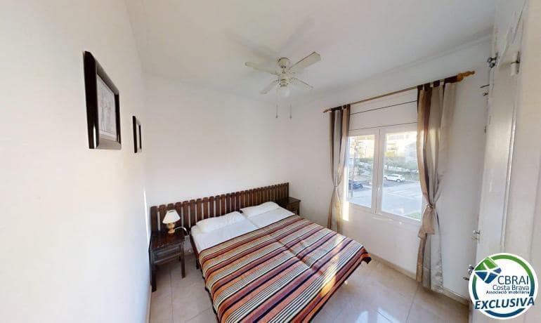 2 bedroom Apartment for sale in Roses with pool - € 185,000 (Ref: 9677410)