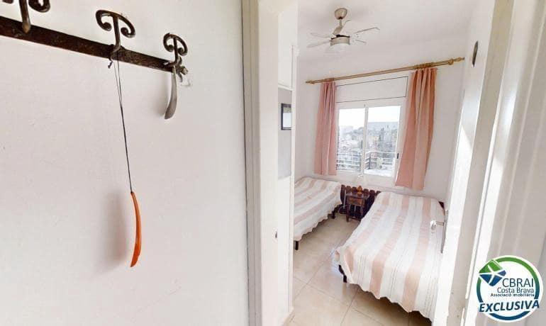 2 bedroom Apartment for sale in Roses with pool - € 185,000 (Ref: 9677410)