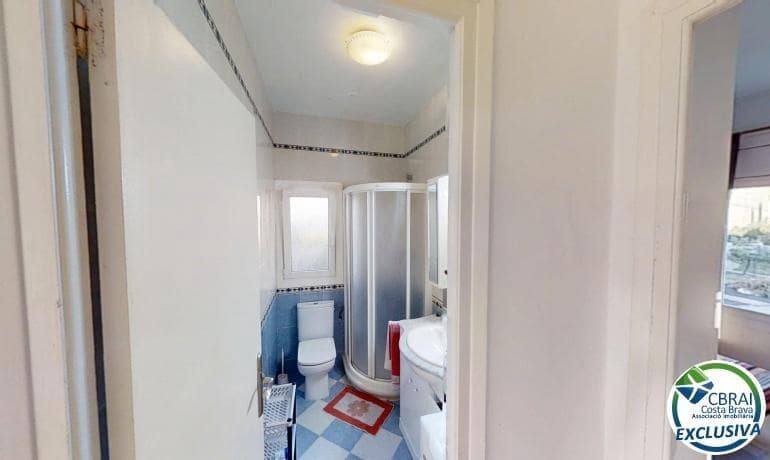 2 bedroom Apartment for sale in Roses with pool - € 185,000 (Ref: 9677410)