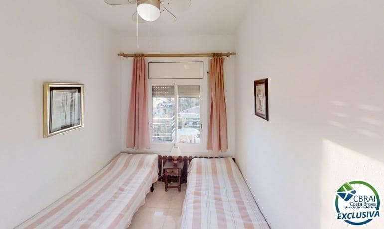 2 bedroom Apartment for sale in Roses with pool - € 185,000 (Ref: 9677410)