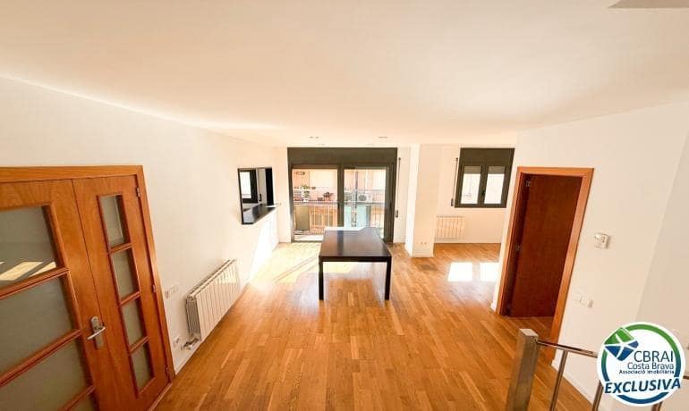 3 bedroom Apartment for sale in Figueres - € 235,000 (Ref: 9677411)