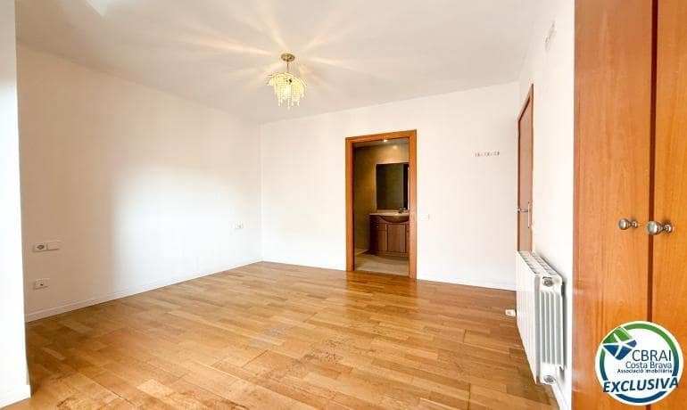 3 bedroom Apartment for sale in Figueres - € 235,000 (Ref: 9677411)