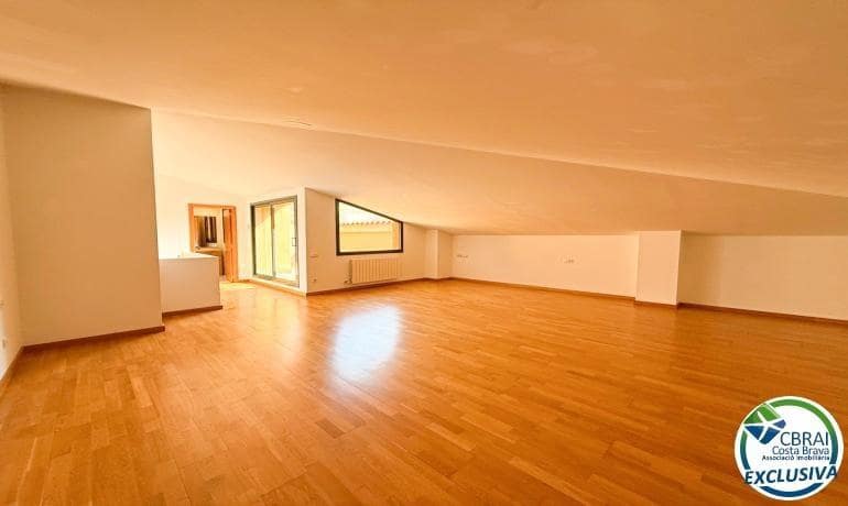 3 bedroom Apartment for sale in Figueres - € 235,000 (Ref: 9677411)