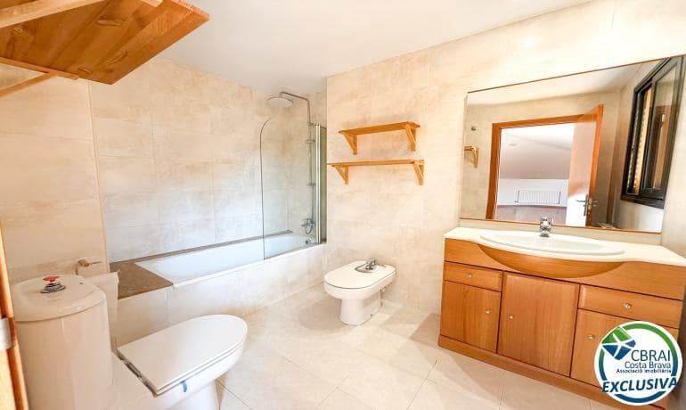 3 bedroom Apartment for sale in Figueres - € 235,000 (Ref: 9677411)