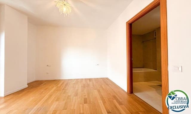 3 bedroom Apartment for sale in Figueres - € 235,000 (Ref: 9677411)