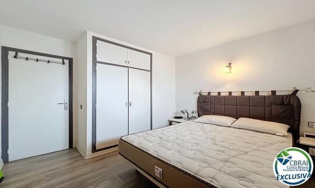 2 bedroom Apartment for sale in Roses - € 227,000 (Ref: 9677412)