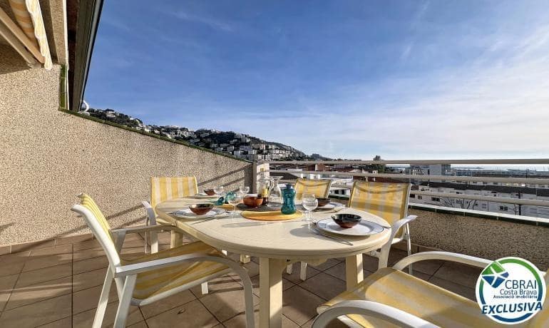 2 bedroom Apartment for sale in Roses with garage - € 295,000 (Ref: 9698787)