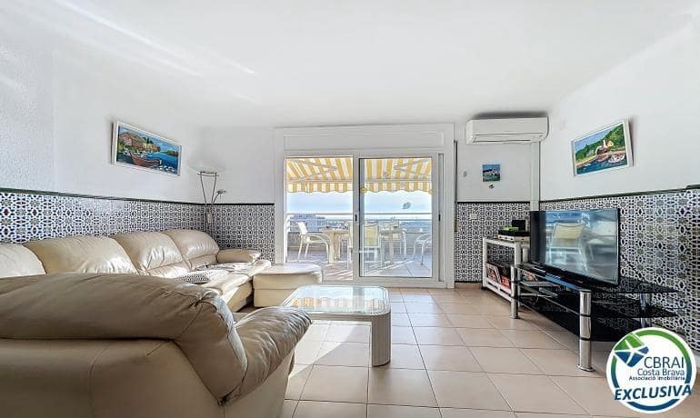 2 bedroom Apartment for sale in Roses with garage - € 295,000 (Ref: 9698787)