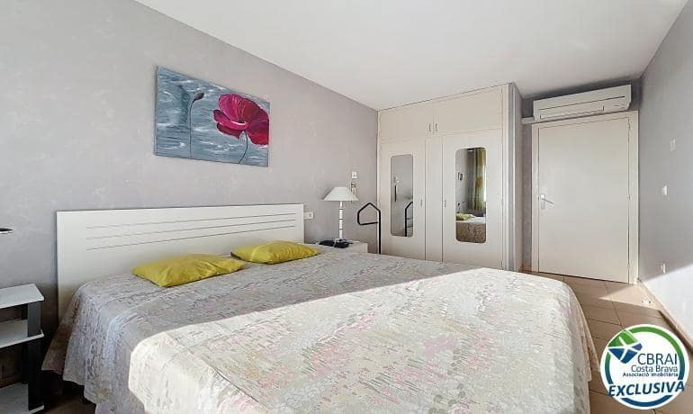 2 bedroom Apartment for sale in Roses with garage - € 295,000 (Ref: 9698787)