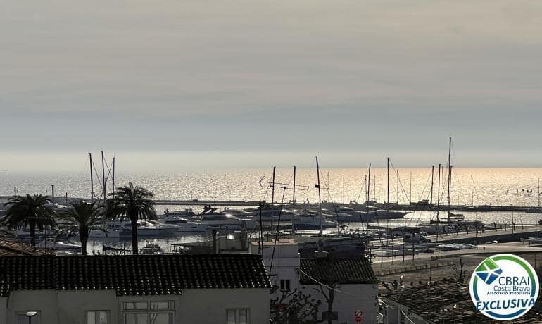 2 bedroom Apartment for sale in Roses with garage - € 295,000 (Ref: 9698787)