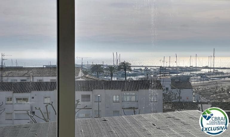 2 bedroom Apartment for sale in Roses with garage - € 295,000 (Ref: 9698787)