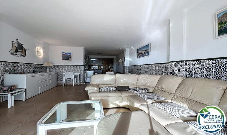 2 bedroom Apartment for sale in Roses with garage - € 295,000 (Ref: 9698787)