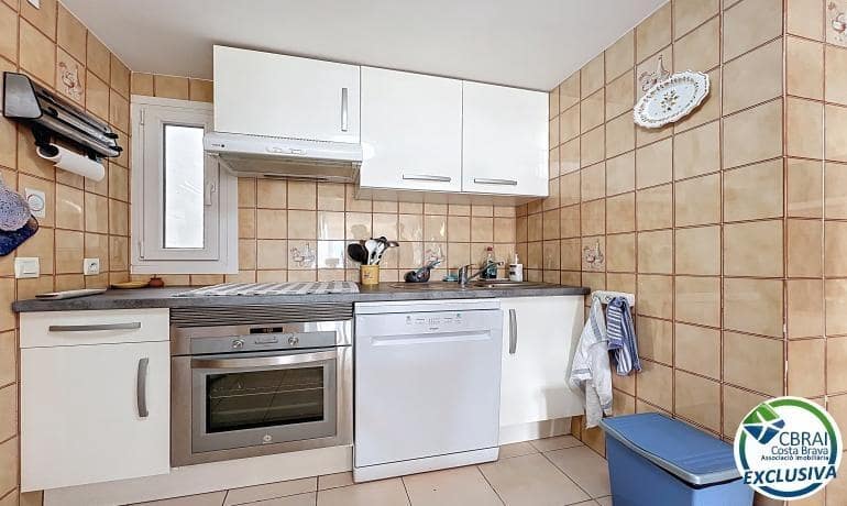 2 bedroom Apartment for sale in Roses with garage - € 295,000 (Ref: 9698787)