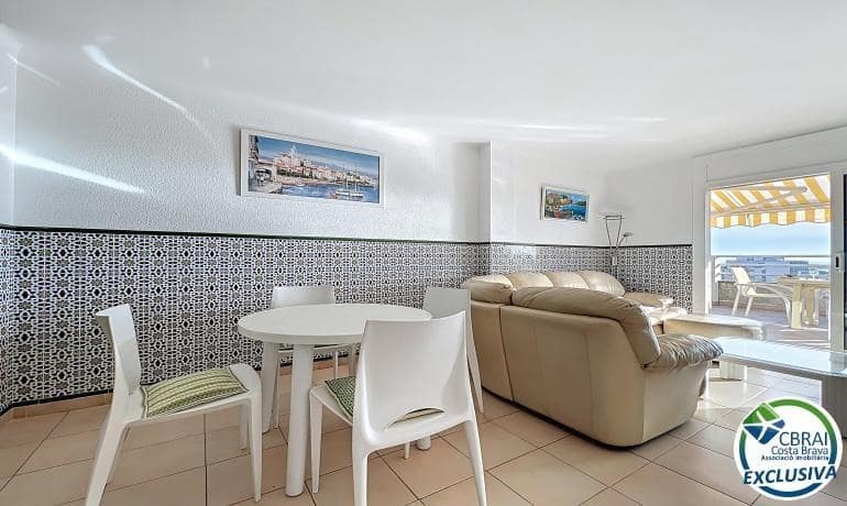 2 bedroom Apartment for sale in Roses with garage - € 295,000 (Ref: 9698787)