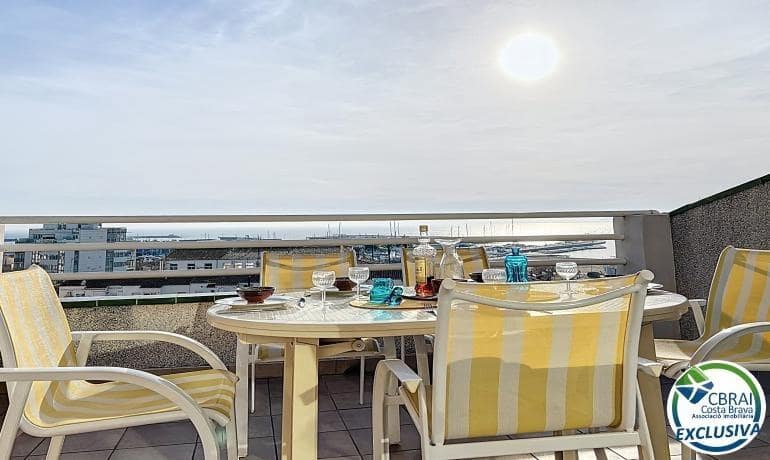 2 bedroom Apartment for sale in Roses with garage - € 295,000 (Ref: 9698787)