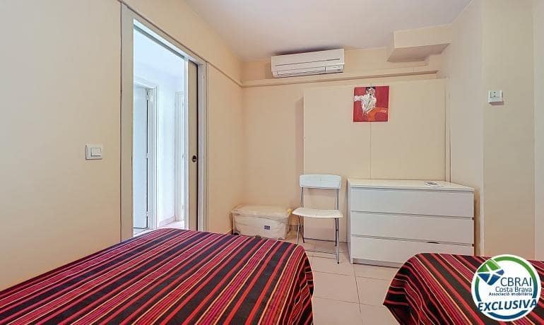 2 bedroom Apartment for sale in Roses with garage - € 295,000 (Ref: 9698787)