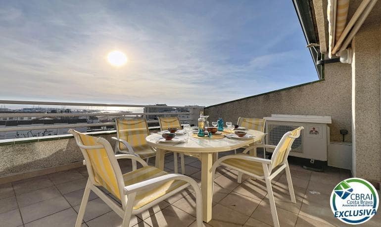 2 bedroom Apartment for sale in Roses with garage - € 295,000 (Ref: 9698787)