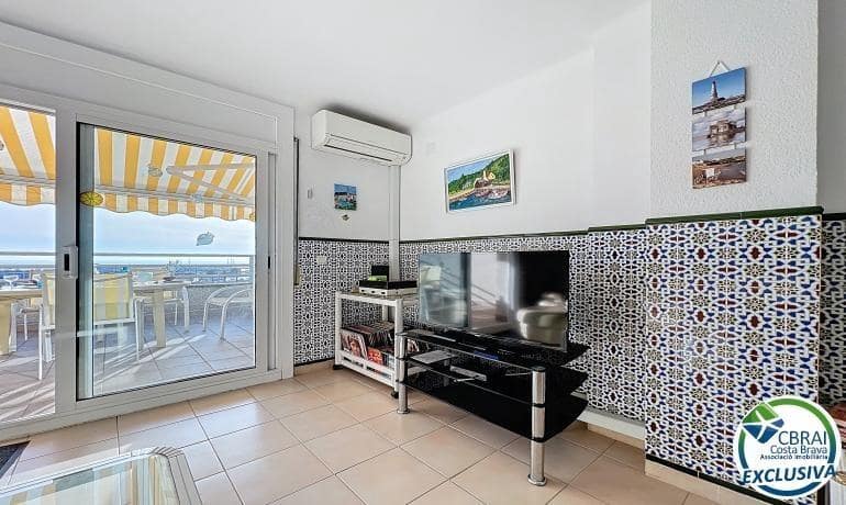 2 bedroom Apartment for sale in Roses with garage - € 295,000 (Ref: 9698787)